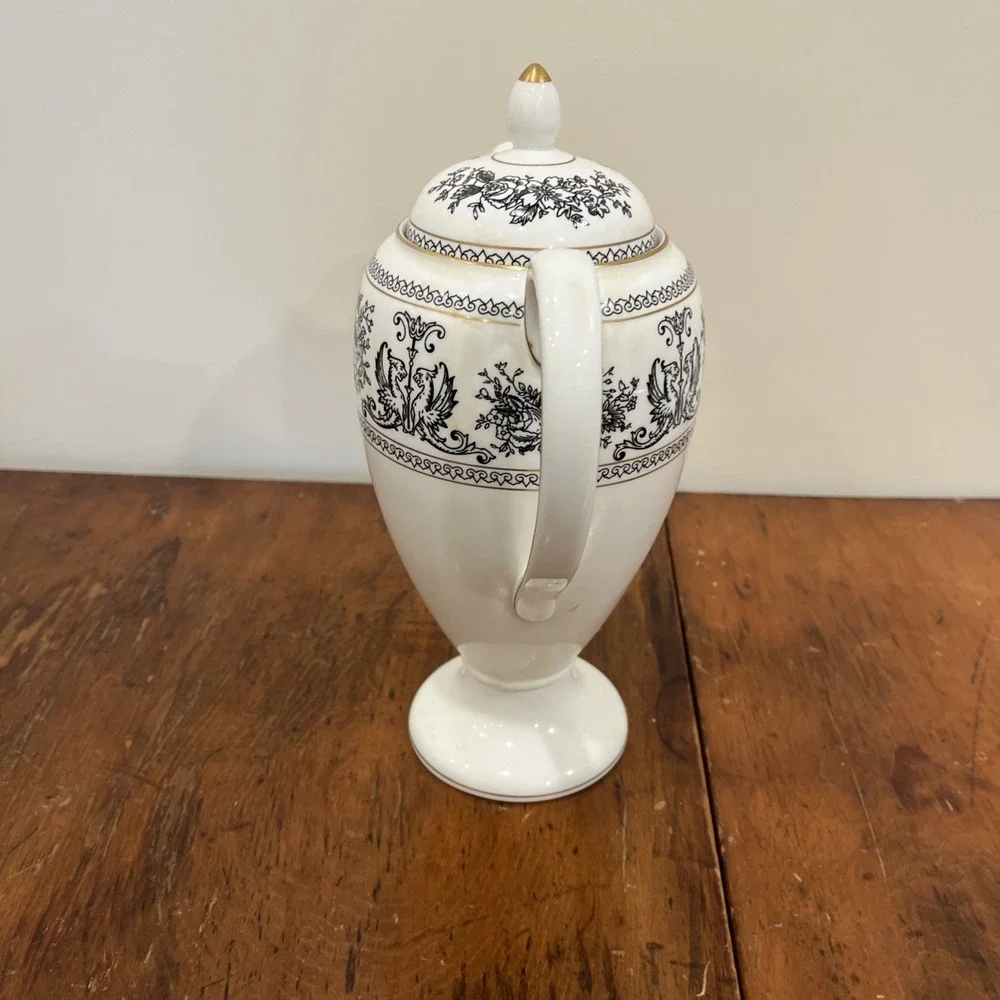 Wedgwood Black Columbia large coffee pot‎ 1¾ pints (UK), VGUC 10.5
